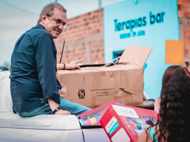 'Imagem de destaque do post: 'Leilão Mãos Dadas 2025 inicia campanha para arrecadar brinquedos no RS